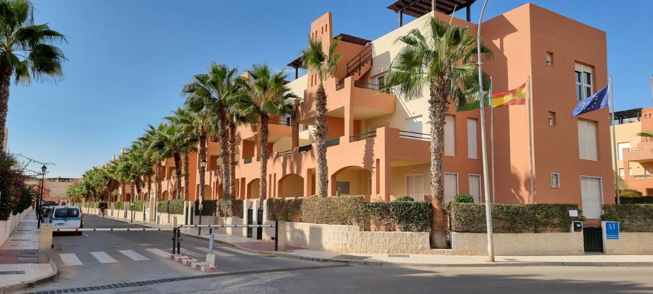 Paraiso de Vera Playa: Beachfront Apartment with Pool Views Exterior photo